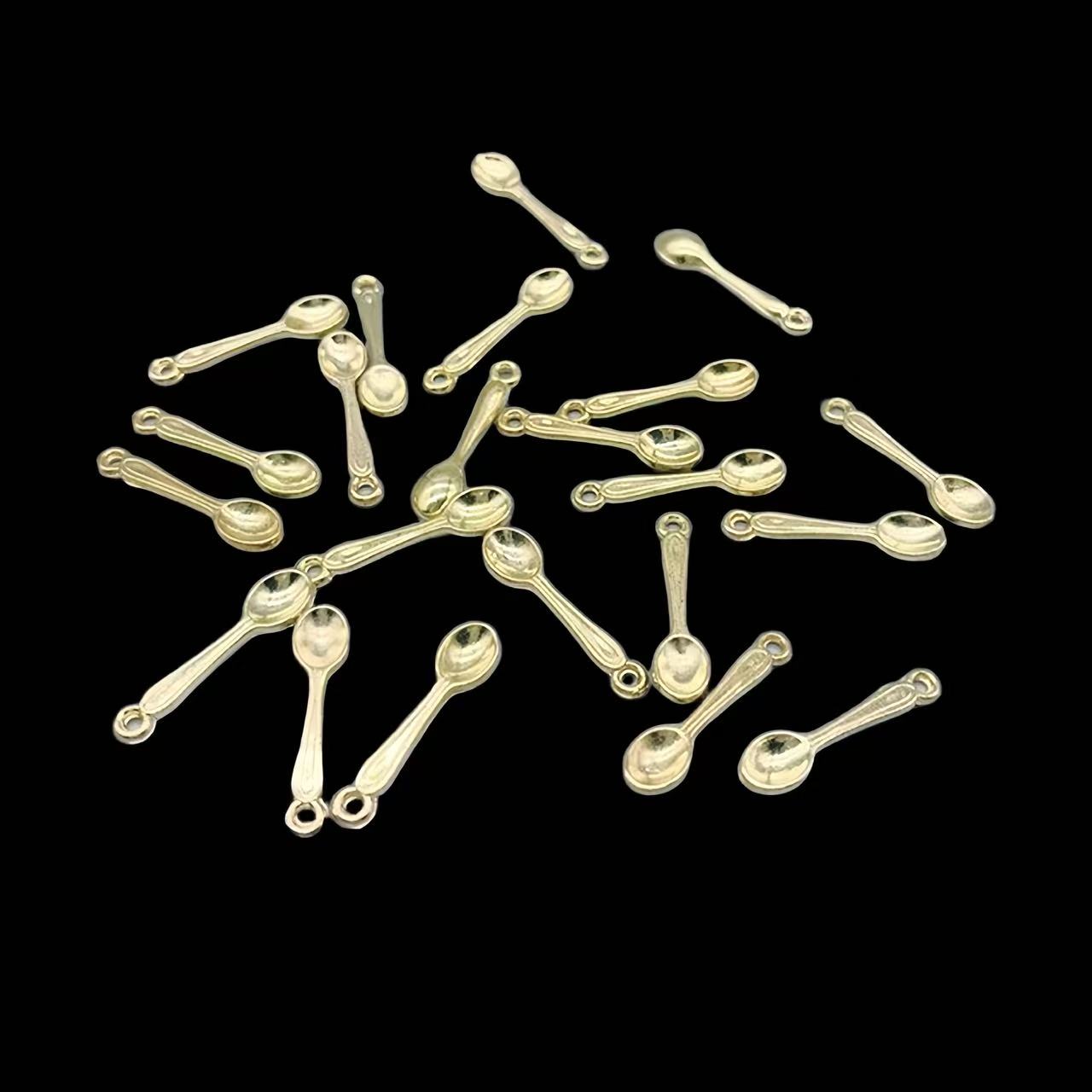 100 pezzi di ciondoli a cucchi - Gold Cutlery Flatware recensione e prezzo